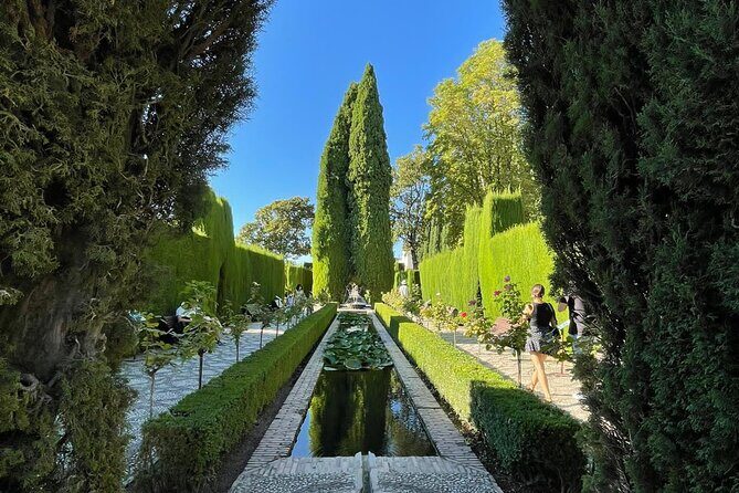 2-Hour Guided Tour of Alhambra Gardens and Alcazaba in Granada - Generalife: summer residence gardens, fountains, and the water staircase