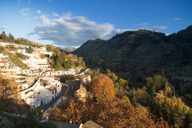 4 neighborhoods 4 cultures. Half day private tour in Granada - Getting Oriented in Central Granada, Starting at Plaza de Bib-Rambla