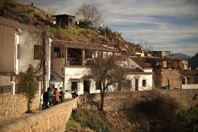 Albaicin & Sacramonte Electric Bike Tour in Granada - Stop 4: Plaza Larga and how Albaicín life started here