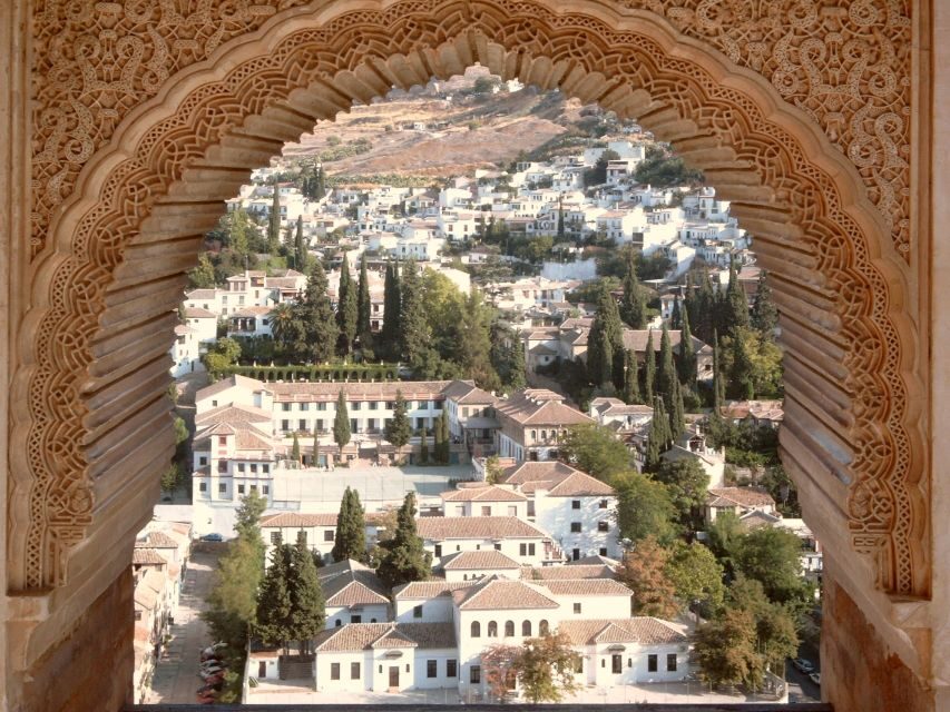 Albaicín & Sacromonte: Tour with Flamenco Show - Albaicín’s Narrow Streets and the Alhambra View Moment