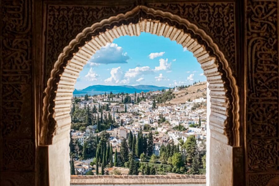 Albayzín: Granada's Albayzín Tour with Food Tasting - Albayzín in 2.5 Hours: What You Really Get