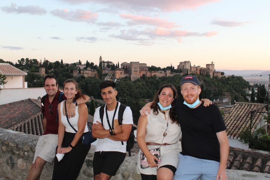 Albayzín: Granada's Albayzín Tour with Food Tasting - Placeta Comino: A Quick Pause for the View