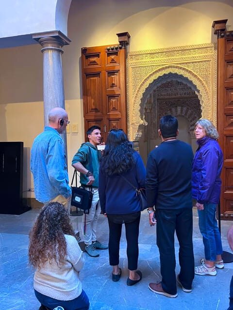 Albayzín: Granada's Albayzín Tour with Food Tasting - Carmen de los Geranios: Max Moreau’s House-Museum Stop