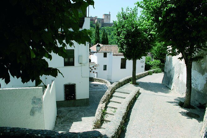 Albayzín y Sacromonte, Unesco Heritage Neighborhoods - Sacromonte caves: the story behind the reddish hill and the ravines