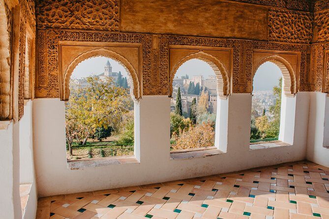 Alhambra and Generalife Skip-the-Line Ticket with Guide - Generalife gardens: the Nasrid royal retreat you can actually breathe in
