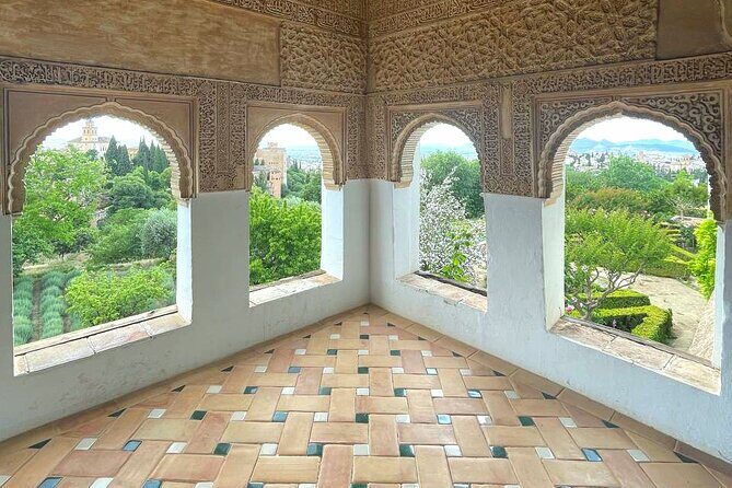 Alhambra and Nasrid Palaces Guided Tour with Tickets - Alhambra in 3 hours: what you actually get