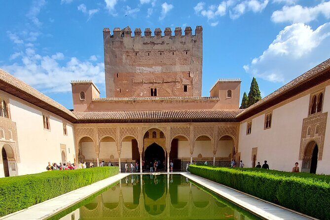 Alhambra and Nasrid Palaces Guided Tour with Tickets - Entering with reserved access and skip-the-line comfort
