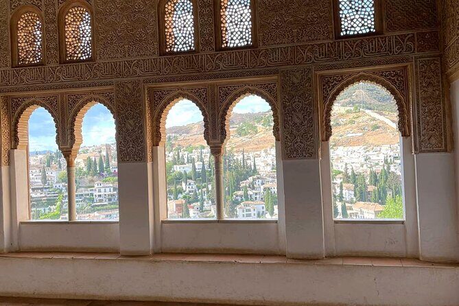 Alhambra and Nasrid Palaces Guided Tour with Tickets - Nasrid Palaces: court life, courtyards, and the rules that shape your visit