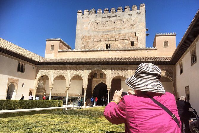 Alhambra and Nasrid Palaces Private Sensory Tour - What you get from the guide (including an English-friendly setup)