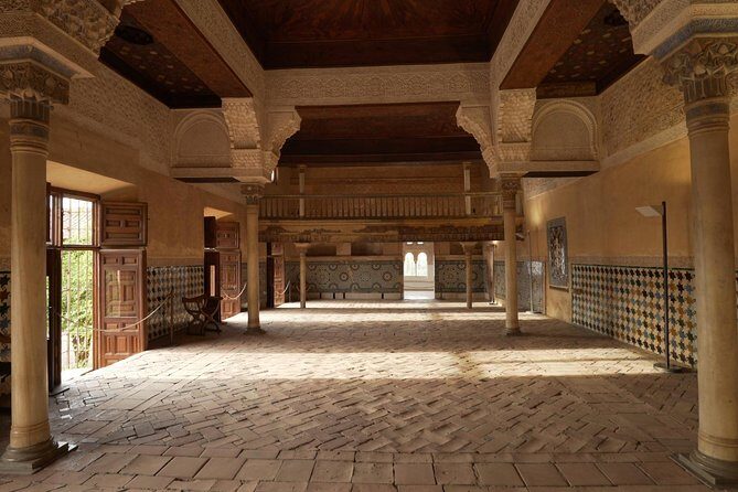 Alhambra and Nasrid Palaces Ticket with Audioguide - Stop 1: The Alhambra grounds (fortress to city)