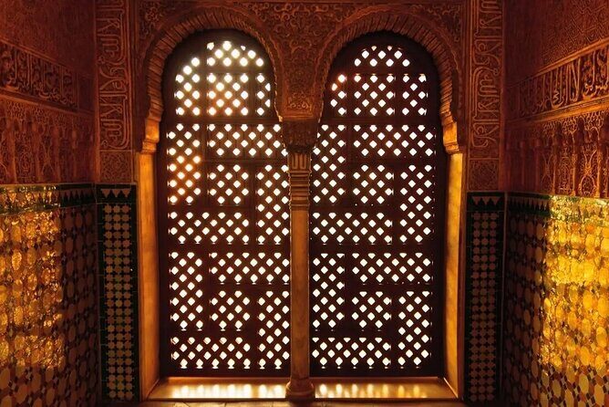 Alhambra and Nasrid Private Walking Tour with Food Tasting - Alhambra first: how this private start actually helps