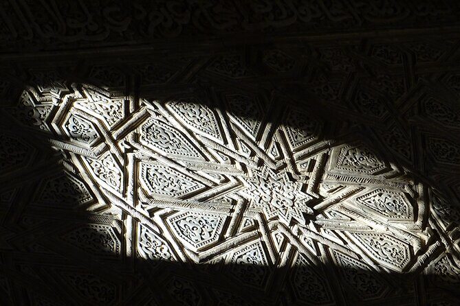 Alhambra and Nasrid Private Walking Tour with Food Tasting - What the private guide experience feels like in real life