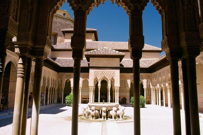 Alhambra &Charles Palace Guided Tour with Optional Nasrid Palaces - How This Tour Handles the Alhambra Crowd (and Why It Matters)