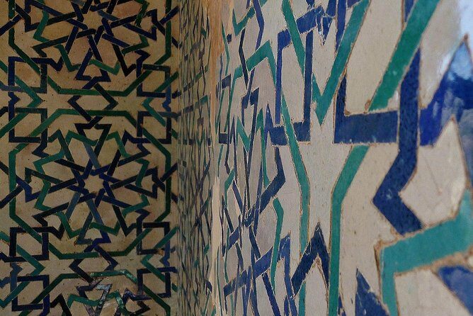 Alhambra &Charles Palace Guided Tour with Optional Nasrid Palaces - Hall of Abencerrajes and the Art You’ll Actually Understand