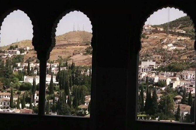 Alhambra &Charles Palace Guided Tour with Optional Nasrid Palaces - Stop 2: The Palace of Carlos V (Short, But Useful)
