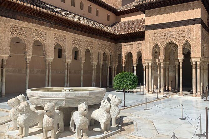 Alhambra: Complete Guided Tour with Nasrid Palaces Tickets - Stop 1: The Alhambra Complex in 30 Minutes