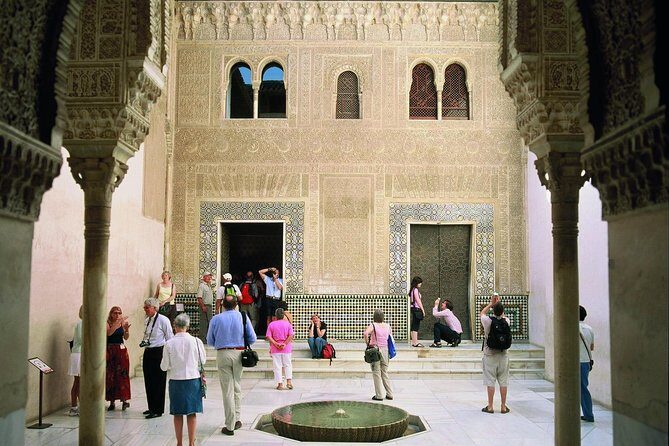 Alhambra Complete: Ticket Skip-the-Line Nasrid Palace and Generalife with Guide - Starting on Sabica Hill: Where the Tour Actually Begins