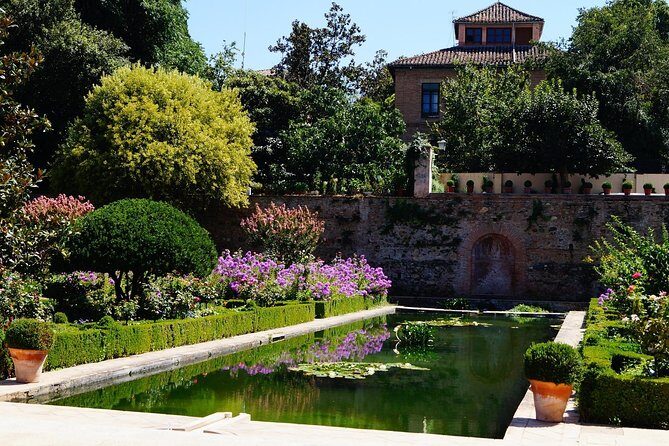 Alhambra Complete: Ticket Skip-the-Line Nasrid Palace and Generalife with Guide - Alcazaba: The Oldest Fortress Before the Palaces Finish the Story