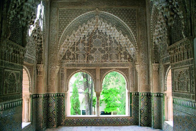 Alhambra Complete: Ticket Skip-the-Line Nasrid Palace and Generalife with Guide - Generalife: Gardens as a Retreat, Not Just a Pretty Break