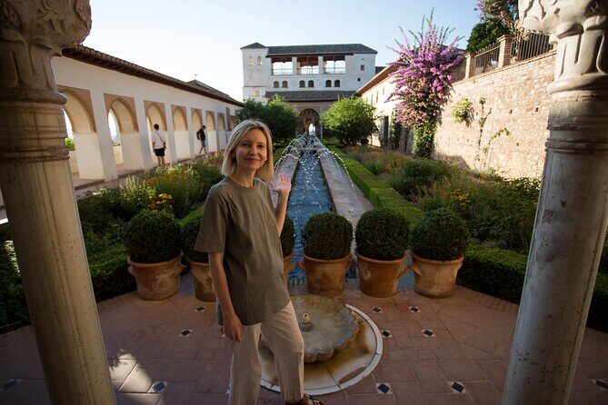 Alhambra Day or Night Private Tour - Where you meet: Calle Real de la Alhambra (and how it ends)