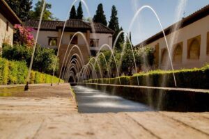 Alhambra daytime visit (8 people) - Nasrid Palaces: royal quarters explained through plasterwork and tiles