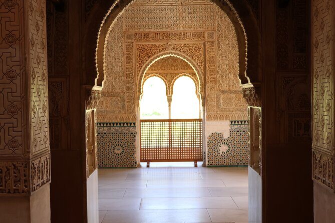 Alhambra Exclusive Tour with Tickets - Stop 2: Nasrid Palaces—Sultans’ Residence and Mohamed I’s Long Shadow