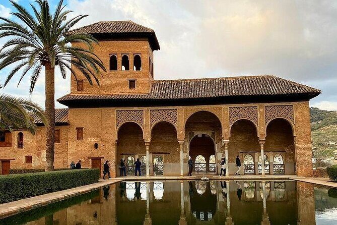 Alhambra Experience – Explore Nasrid Palaces & Generalife Gardens - What This Ticket Covers (And What It Doesn’t)