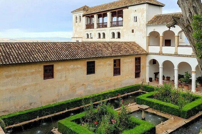 Alhambra Experience – Explore Nasrid Palaces & Generalife Gardens - Generalife Gardens: Where the Stress Drops Away