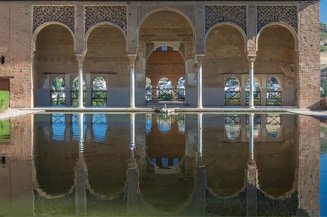 Alhambra & Generalife: Exclusive 3-Hour Private Tour with Tickets Included - Nasrid Palaces: Mexuar, Comares, and the Spaces of Power