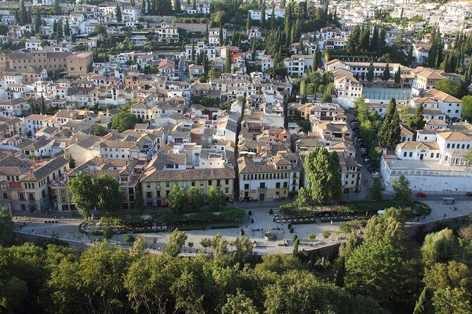 Alhambra & Generalife: Exclusive 3-Hour Private Tour with Tickets Included - Sala de los Reyes and the Throne-Room Feeling