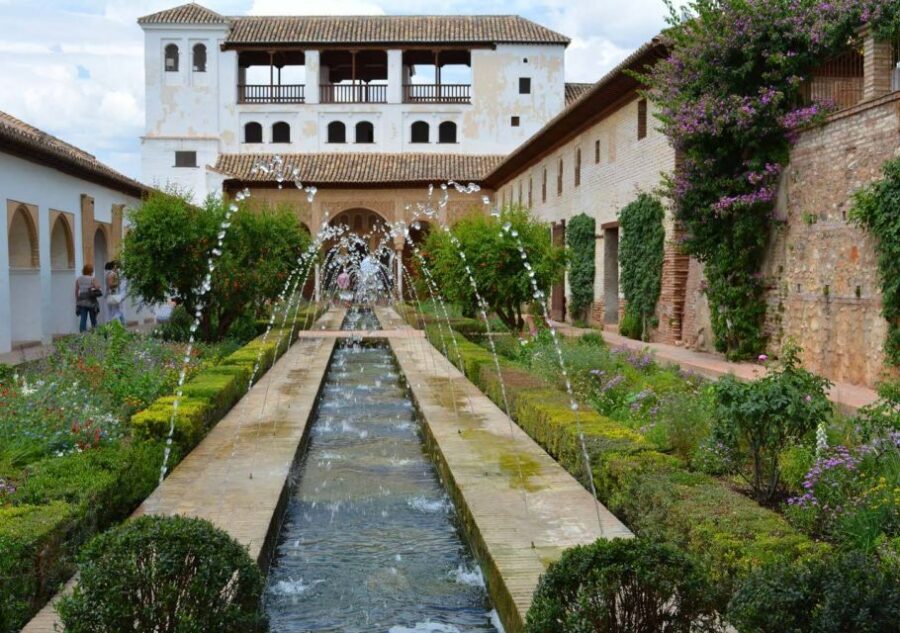 Alhambra & Generalife: Exclusive 3 hours Private Tour - Entering Alhambra Without the Line Stress