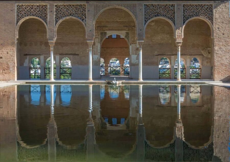 Alhambra & Generalife: Exclusive 3 hours Private Tour - Palace of Carlos V: Renaissance Contrast Inside an Islamic World