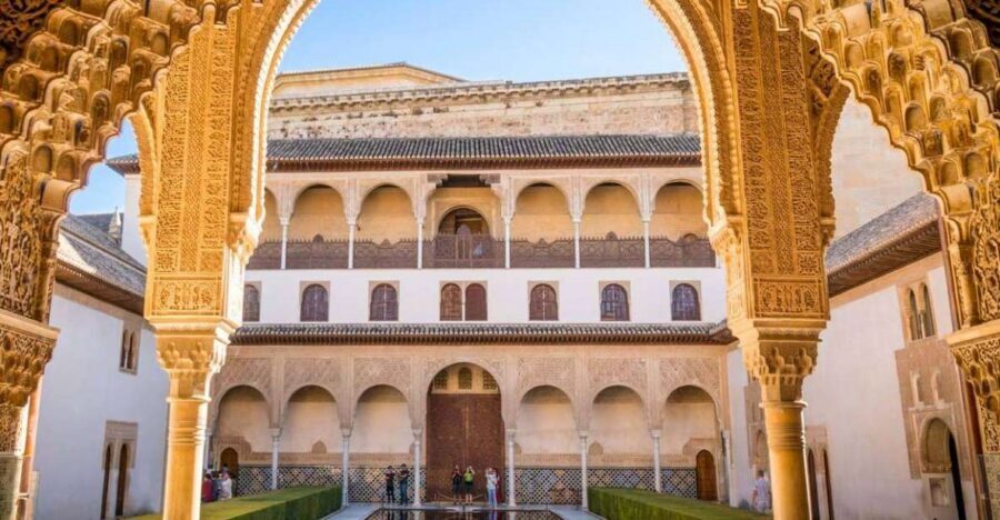 Alhambra & Generalife: Exclusive 3 hours Private Tour - Alcazaba Views: Where Granada Opens Up