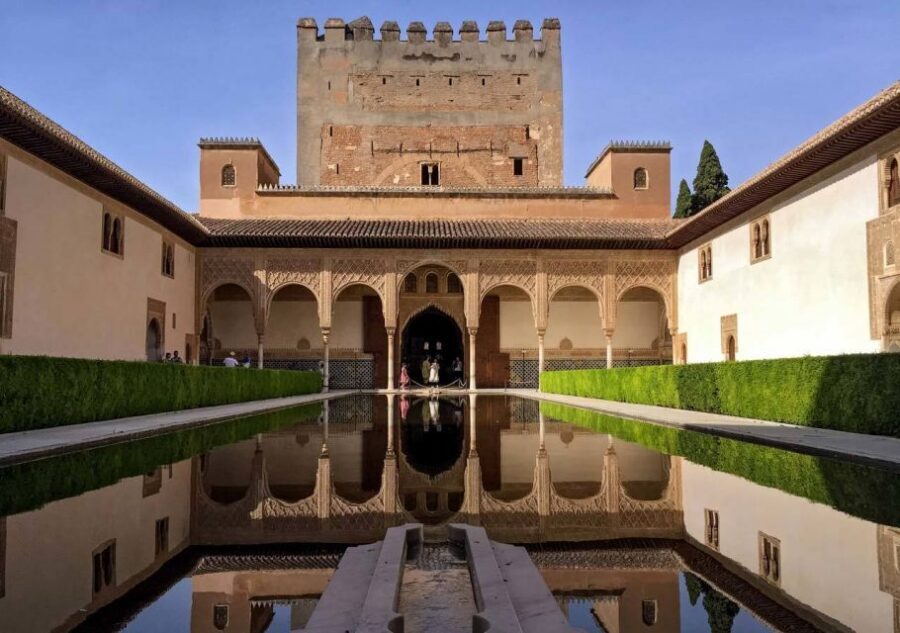 Alhambra & Generalife: Exclusive 3 hours Private Tour - Wireless Guide System: Faster Answers, Less Audio Stress