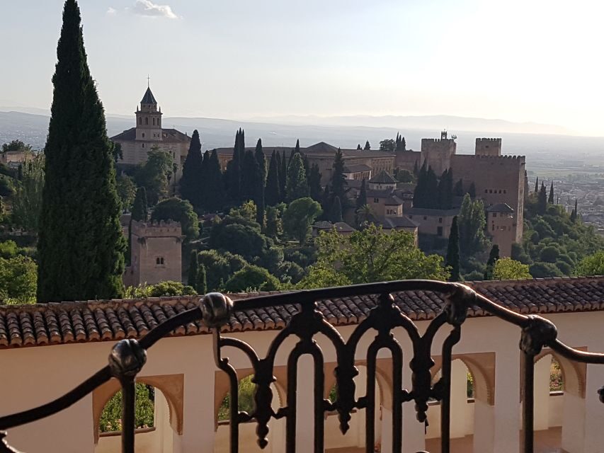 Alhambra: Generalife Gardens & Alcazaba Fast-Track Tour - What This 3-Hour Fast-Track Tour Really Covers