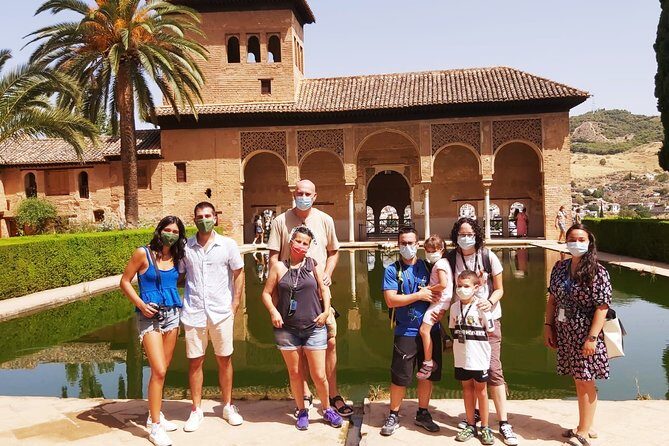 Alhambra, Generalife & Nasrid Palaces Guided Tour in Granada - Group Size Inside the Palaces: Small-Group or Crowded?