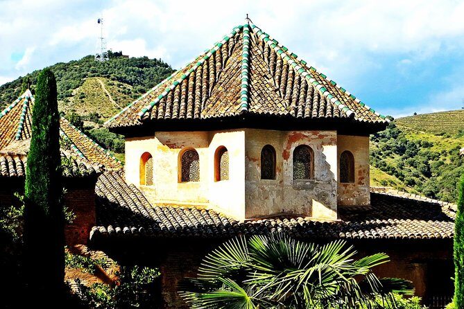 Alhambra & Generalife Skip the Line Premium Tour including Nasrid Palaces - Language choice matters more than you think