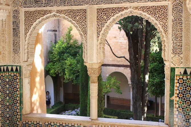 Alhambra & Generalife Skip the Line Premium Tour including Nasrid Palaces - Alcazaba: fortress energy plus a view bonus