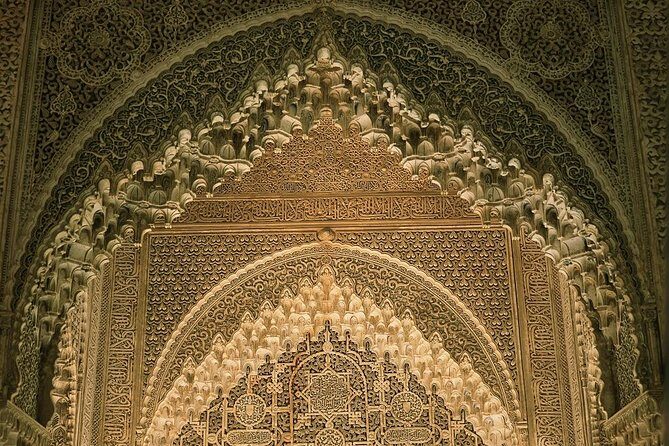 Alhambra & Generalife Skip the line Small Group including Nasrid Palaces - Alcazaba: fortress walls, military bones, and views over Granada