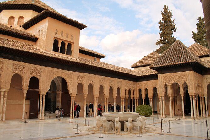Alhambra Guided Tour, Nasrid Palaces and Generalife - Key highlights to look for