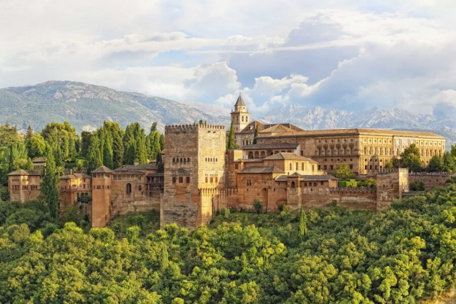 Alhambra Guided Tour with Fast-Track Entry - Fast-track entry: what it changes on the ground