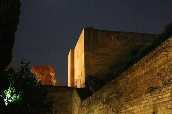 Alhambra Legend Tour - Why This Tour’s 7:30 pm Timing Matters