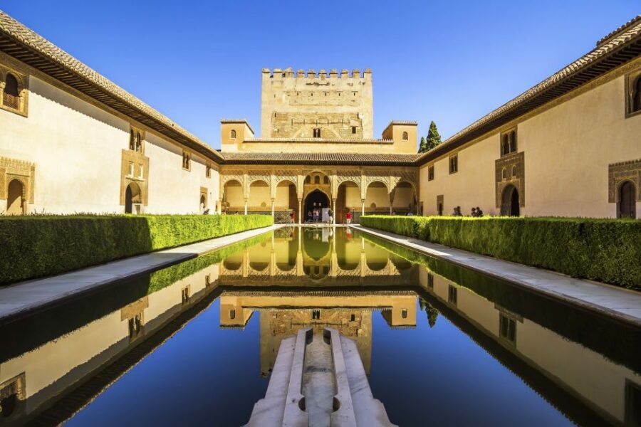 Alhambra, Nasrid Palaces and Albaicin Tour - Where to meet, what to bring, and what the tour doesn’t cover