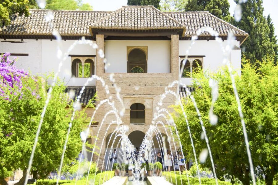 Alhambra, Nasrid Palaces and Albaicin Tour - Price and value: why $88 can make sense here