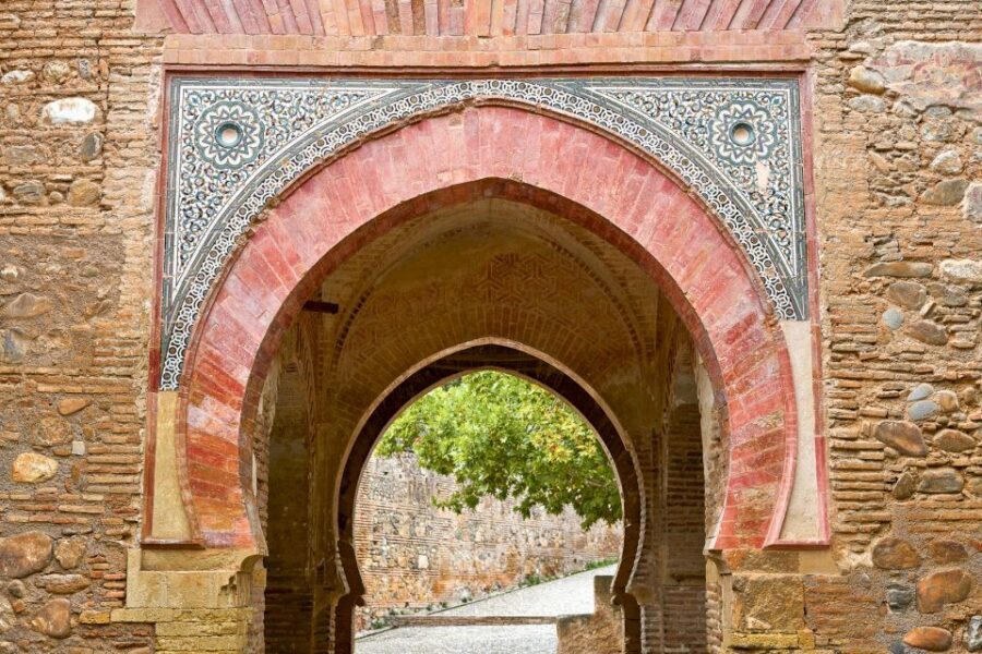 Alhambra, Nasrid Palaces, and Generalife 3-Hour Guided Tour - Charles V Palace: The Contrast Inside the Complex