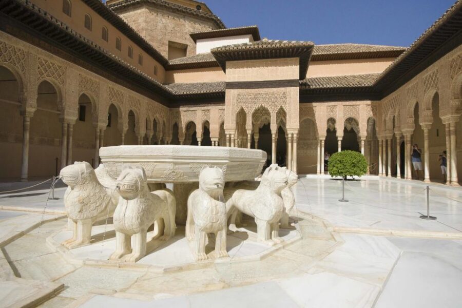 Alhambra, Nasrid Palaces, and Generalife 3-Hour Guided Tour - Generalife Gardens: Water, Patios, and Granada Views