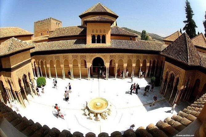 Alhambra, Nasrid Palaces, Generalife & Alcazaba Private Tour - Stop 2: Generalife Gardens and the kings’ vacation home (about 1 hour)