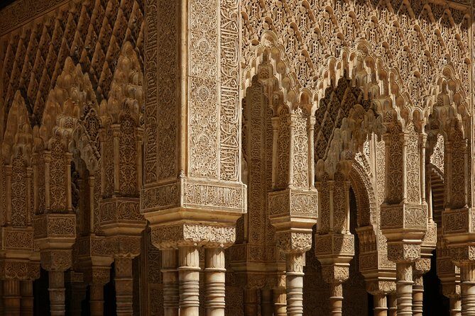Alhambra, Nasrid Palaces, Generalife & Alcazaba Private Tour - What the best guides do: stories, symbolism, and Arabic calligraphy