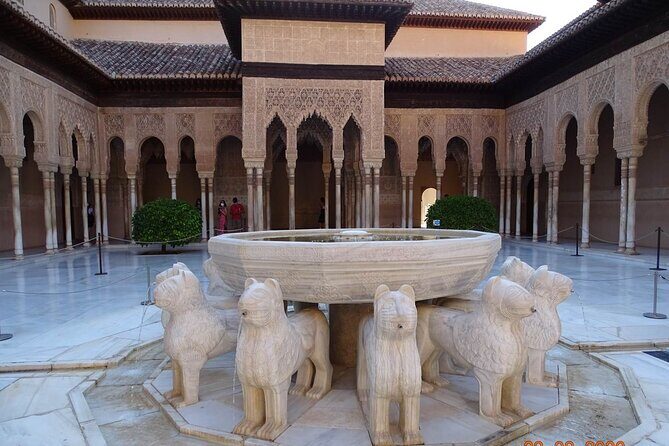 Alhambra Private Tour: Nasrid Palaces and Generalife - Nasrid Palaces and Generalife: why this pairing works so well