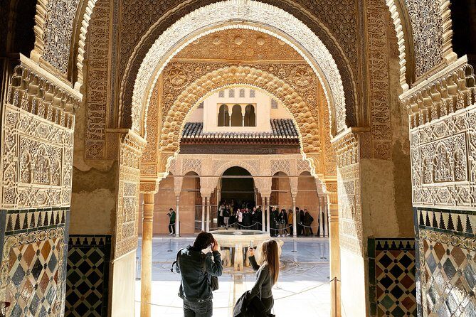 Alhambra Private Tour with Skip-the-line-tickets - Generalife gardens: medieval gardens and a sultan’s summer residence